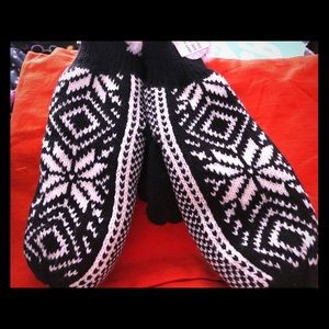 New Luk-ees by Muk-luks Snowflake Mittens